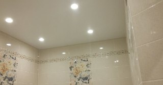 Натяжной потолок в ванную Куйбышев, цена от 2075 руб.